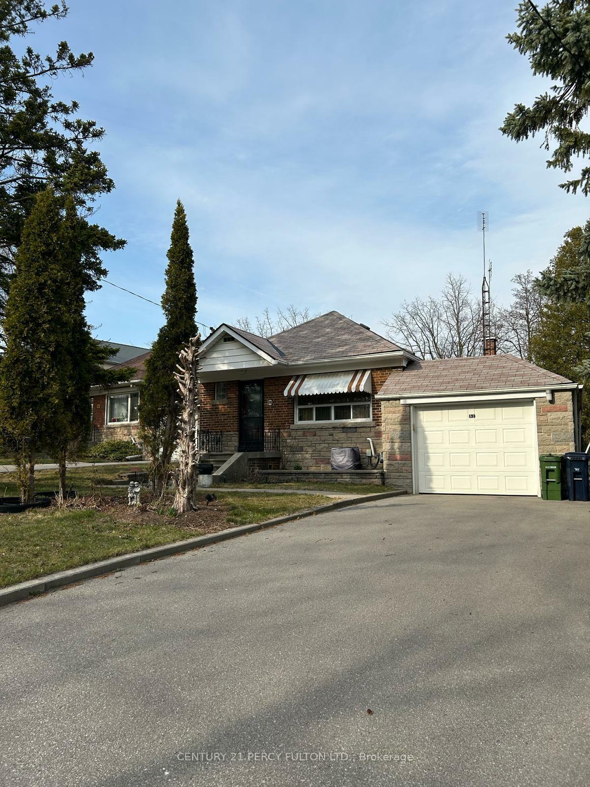 Photo de la propriété: 63 Midland Avenue ON M1N 3Z8