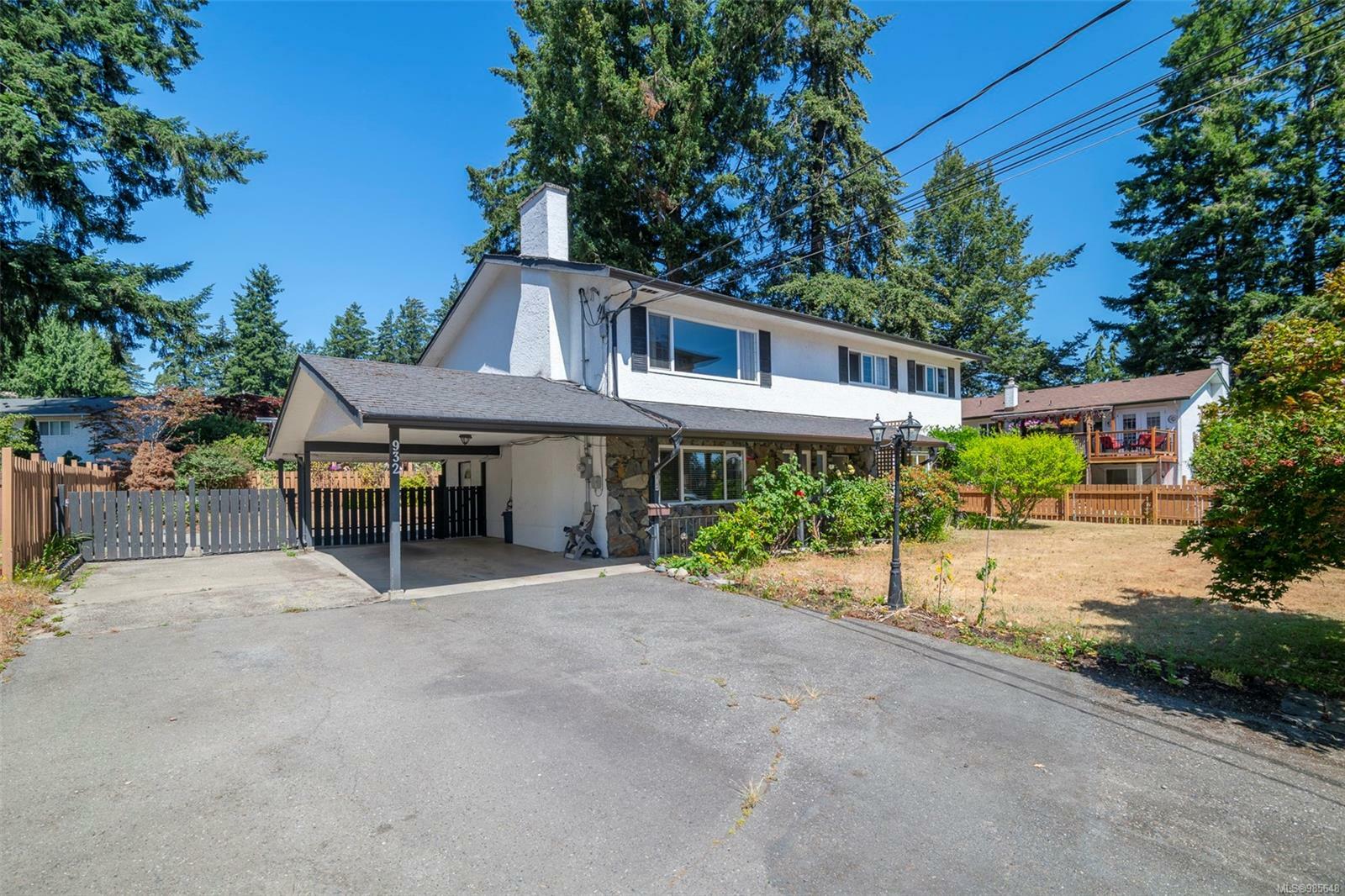 Property Photo:  932 Avrill Rd  BC V9B 2N5 