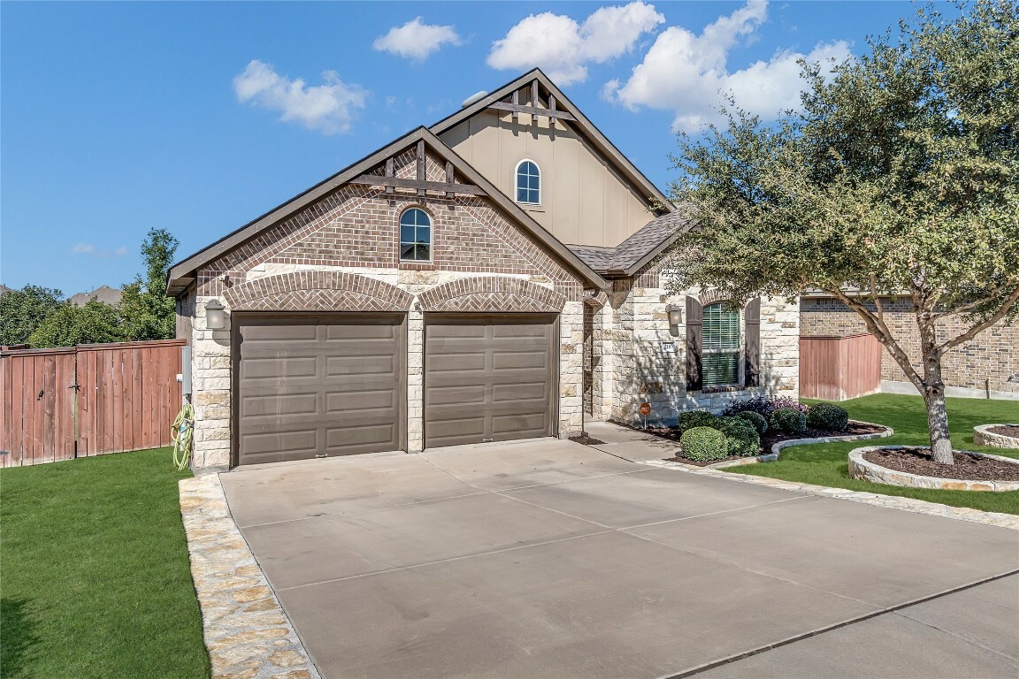 Property Photo:  216 Longfield Drive  TX 78628 