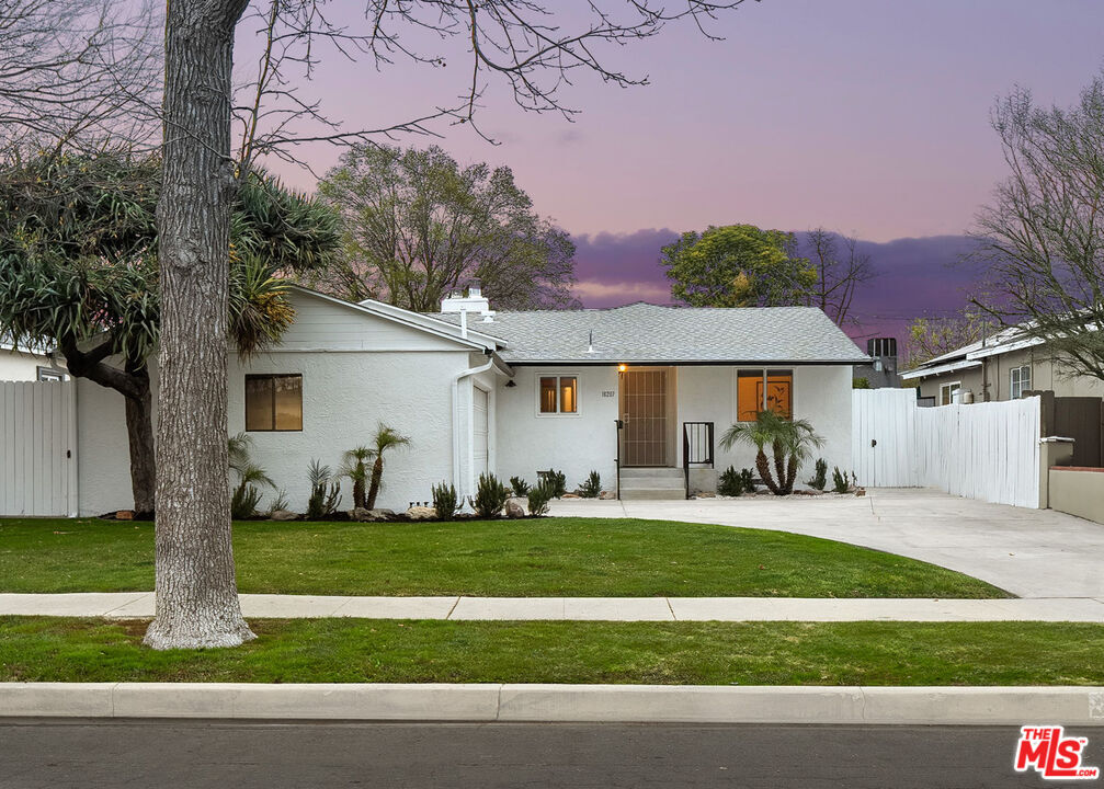 Property Photo:  16207   Gilmore St  CA 91406 