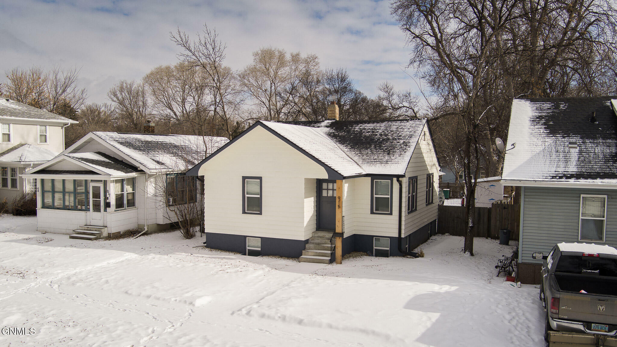 Property Photo:  915 6th Street N  ND 58501 