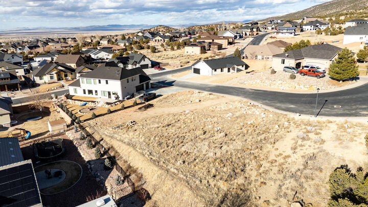 Property Photo:  1927 N Mahogany Cir  UT 84721 