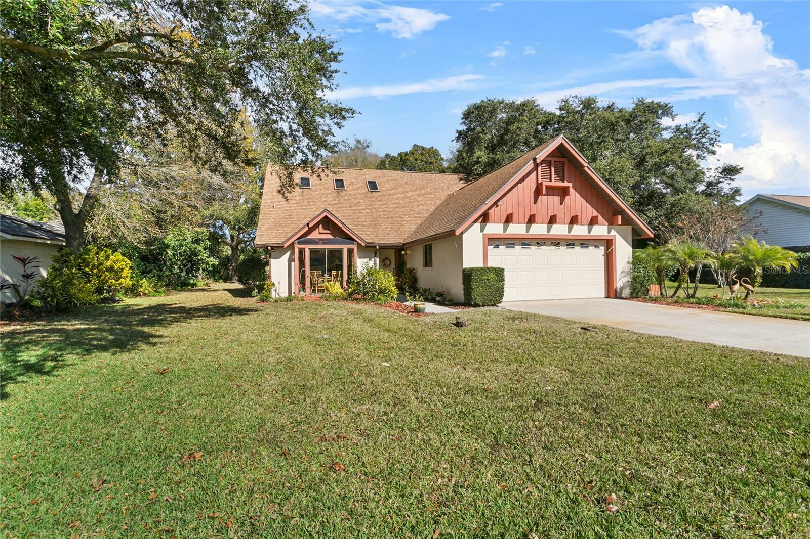 Property Photo:  452 N Pine Meadow Drive  FL 32713 