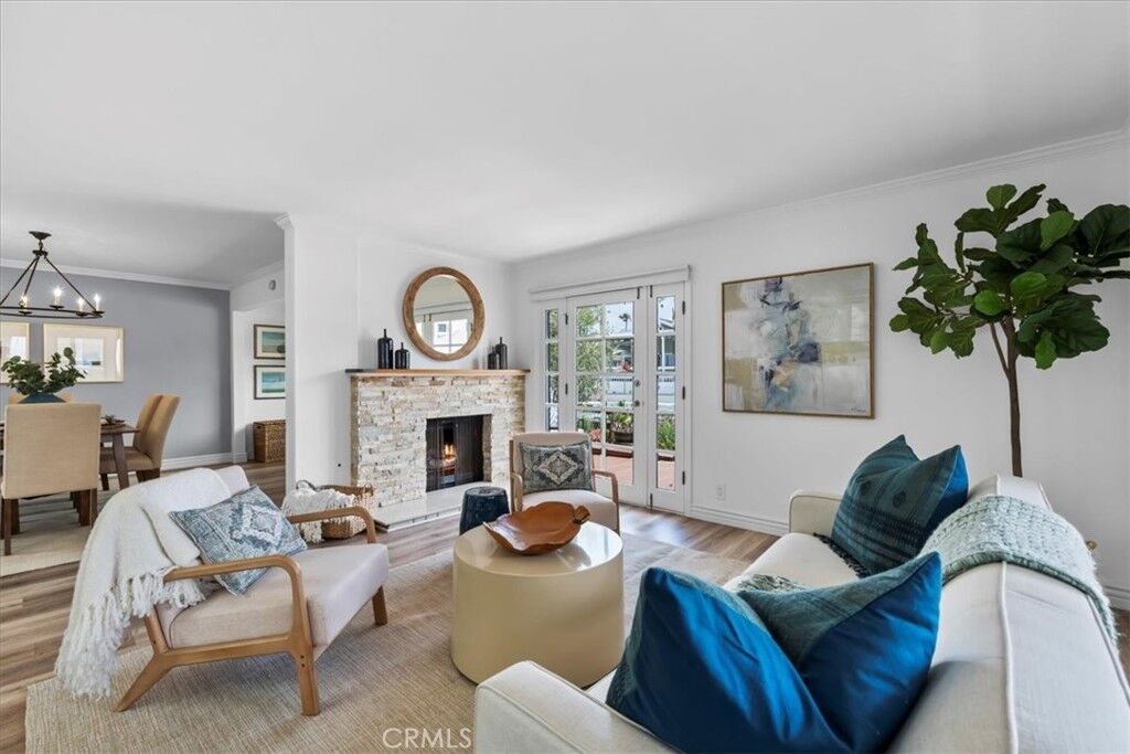 Property Photo: 13 Laurel Square CA 90266
