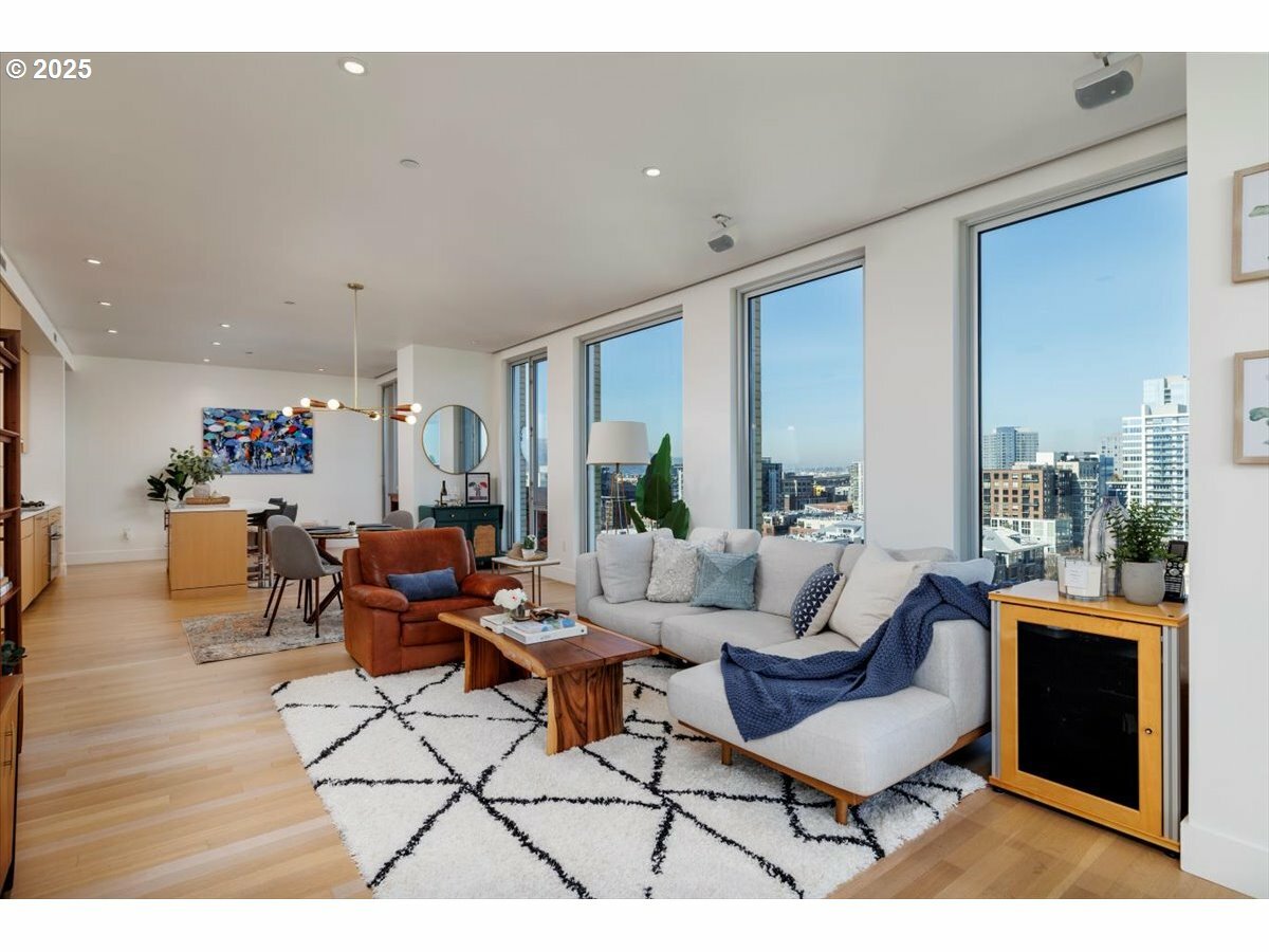 Property Photo: 937 NW Glisan St 1436 OR 97209