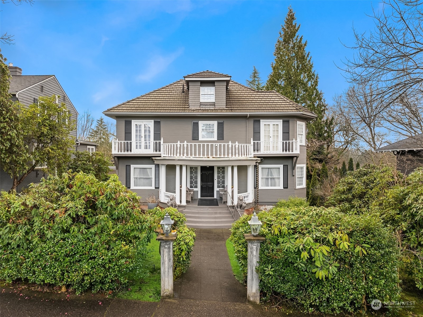 Property Photo: 1021 34th Avenue E WA 98112