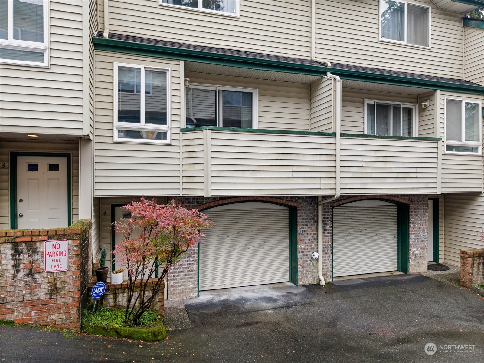 Property Photo: 19523 Aurora Avenue N 4 WA 98133