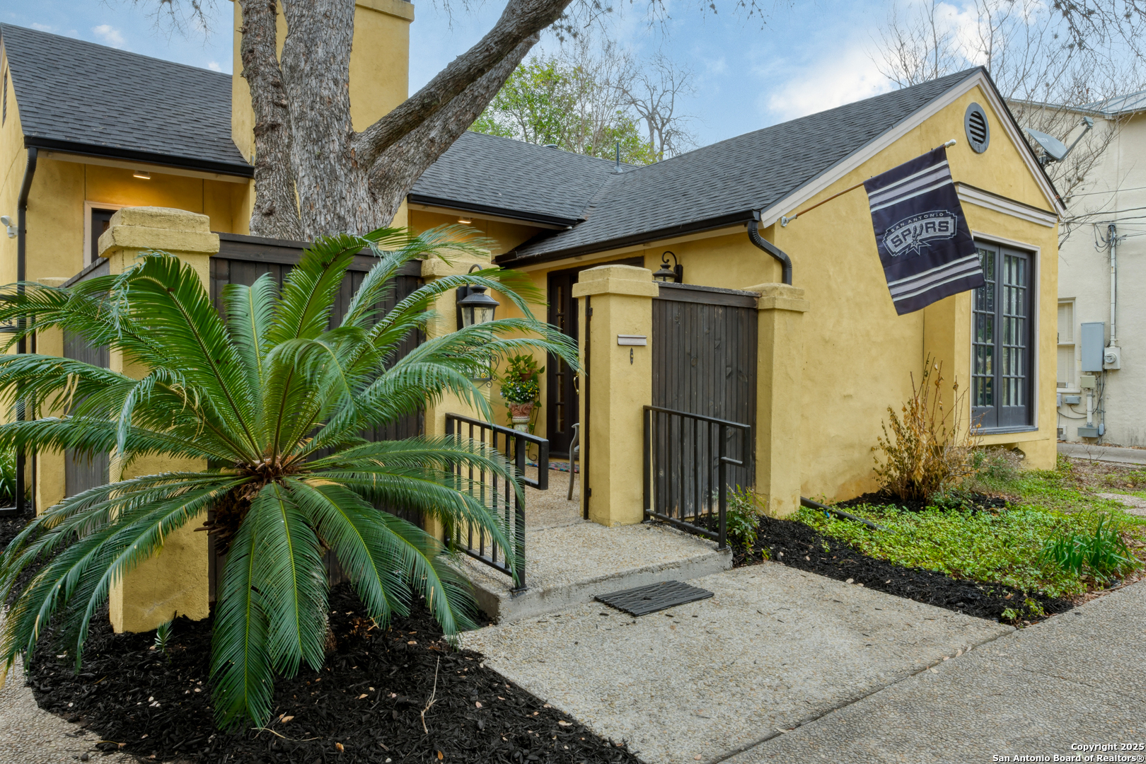 Property Photo:  315 College Blvd  TX 78209 