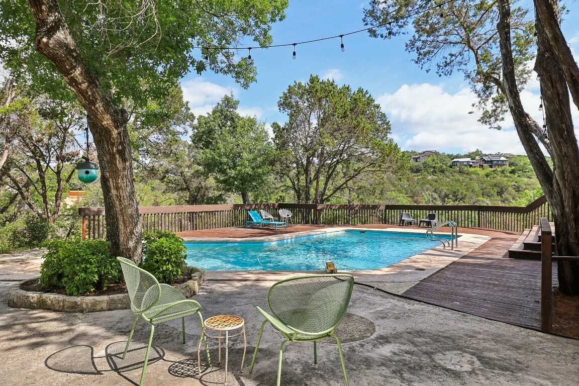 Property Photo: 1002 Jousting Place TX 78746
