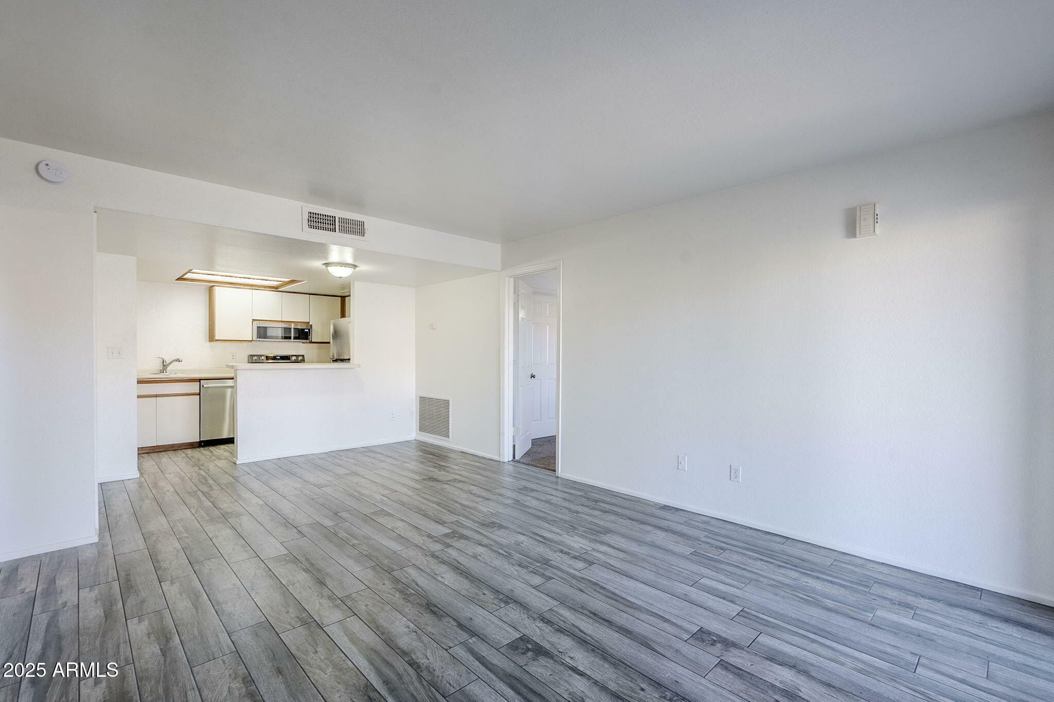 Property Photo: 1351 N Pleasant Drive 1031 AZ 85225