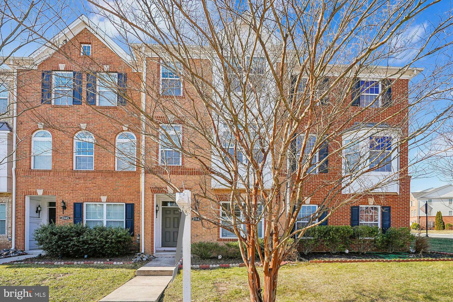 Property Photo:  23143 Flora Mure Drive  VA 20148 