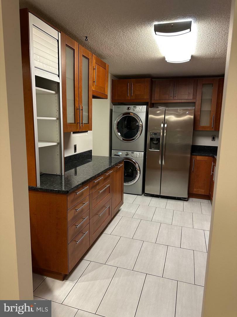 Property Photo: 307 Yoakum Parkway 609 VA 22304