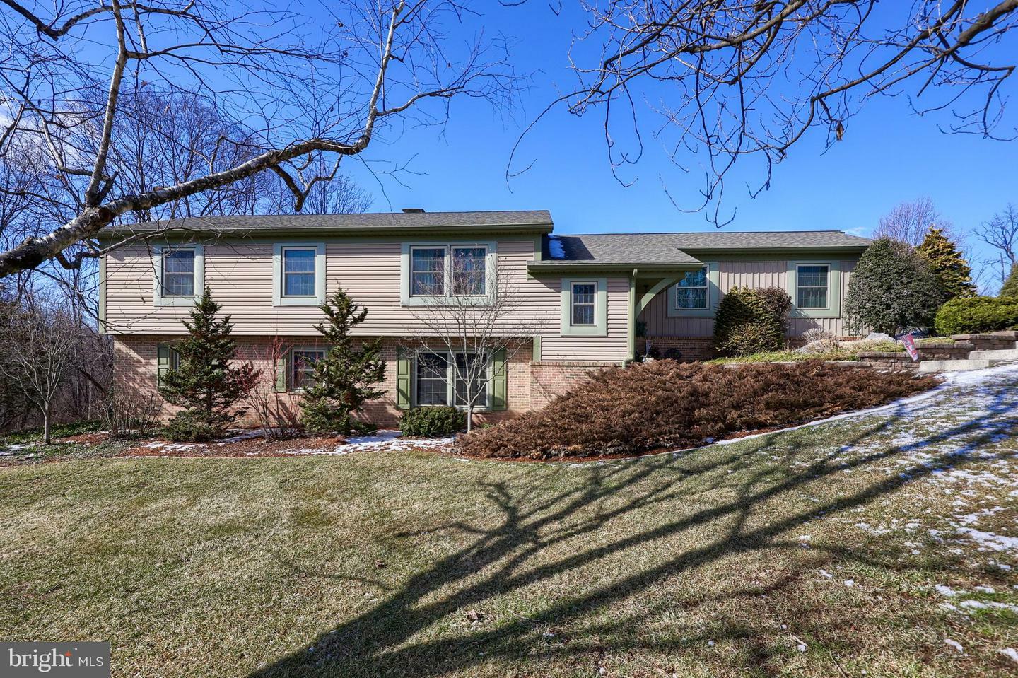 Property Photo:  1 Mayapple Drive  PA 17036 