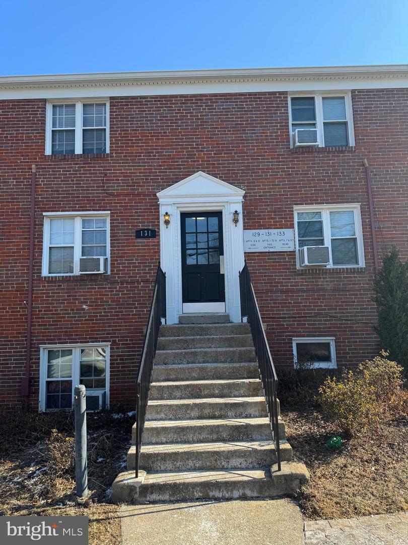Property Photo: 131 S Courthouse Road 6 VA 22204