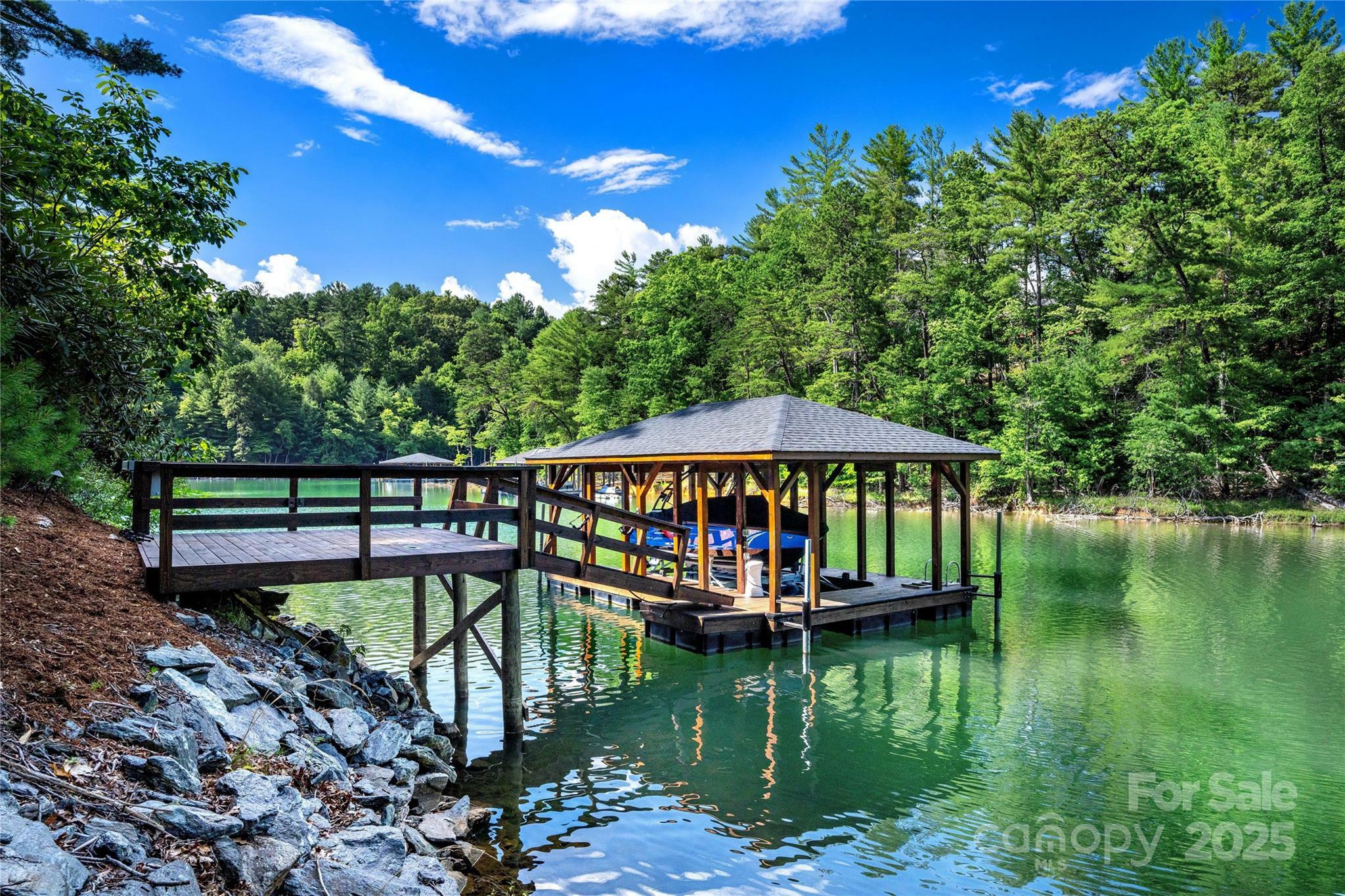 Property Photo: 2126 Sycamore Drive NC 28761