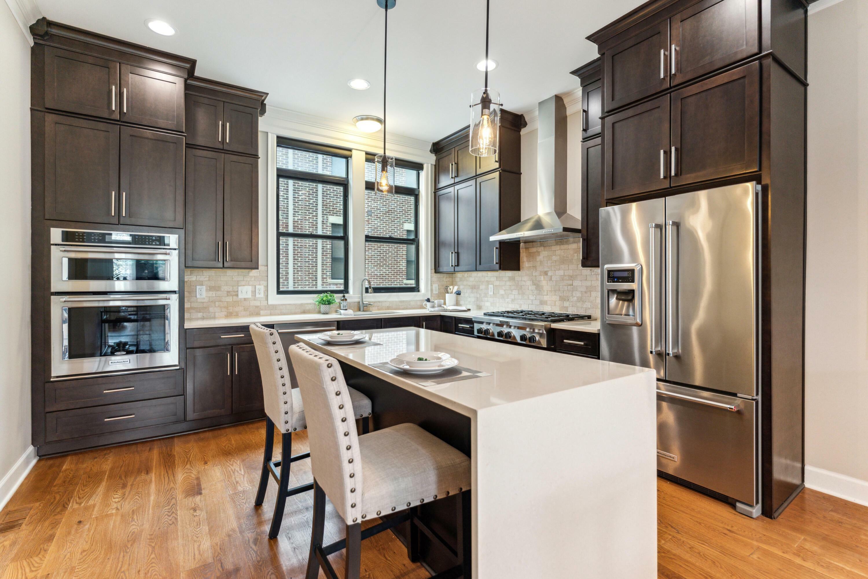 Property Photo: 1061 Harrison Park Place OH 43201