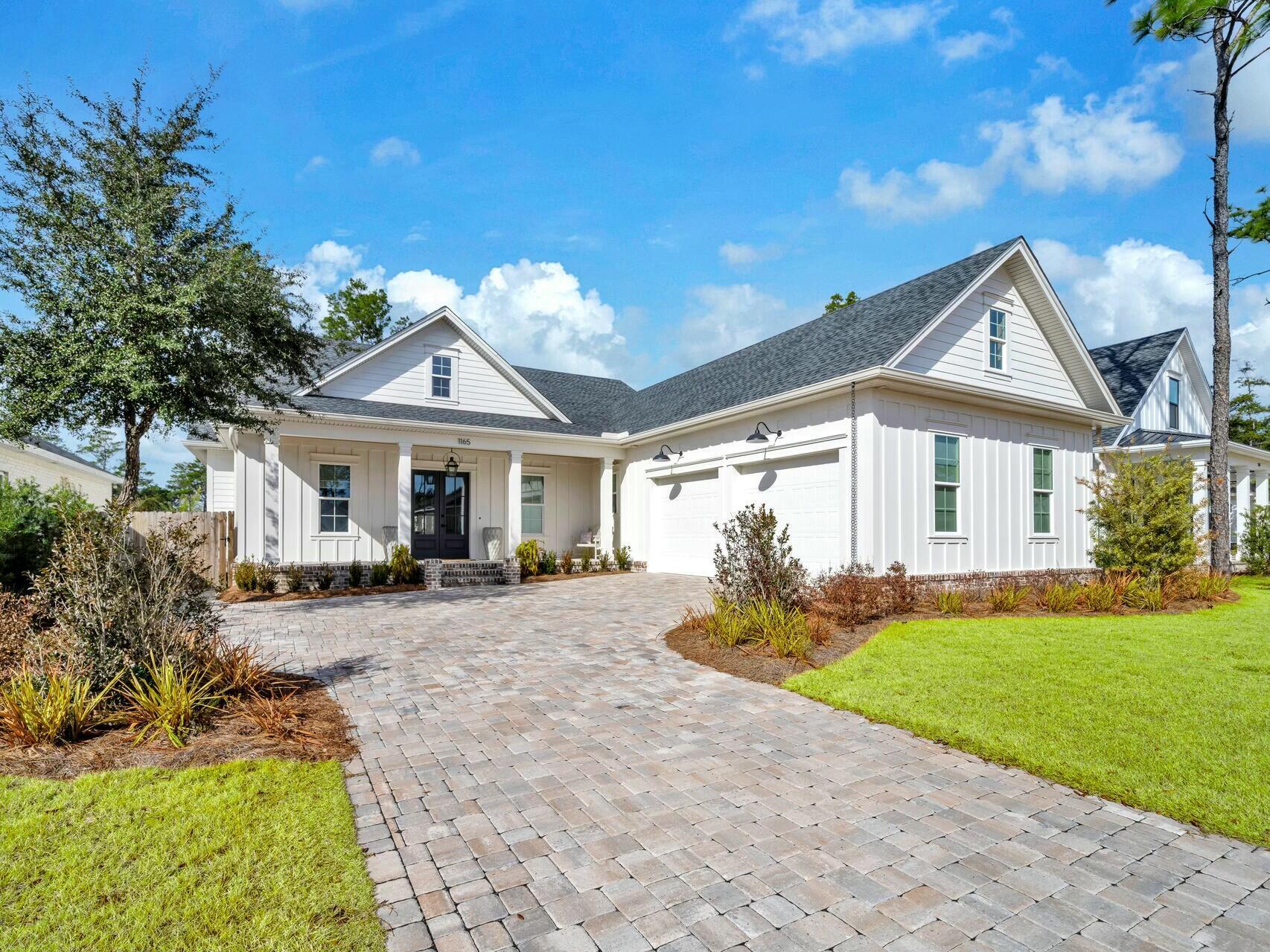 Property Photo: 1165 Deer Moss Loop FL 32578