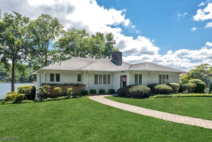 986 Pines Lake Dr  Wayne Twp. NJ 07470 photo