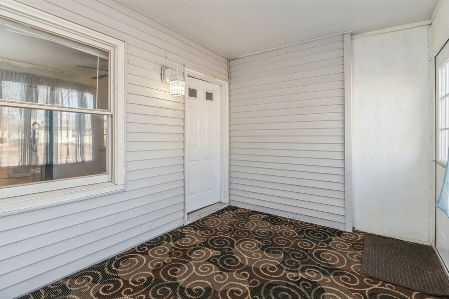 Property Photo:  609 E Edison Avenue  IA 50315 