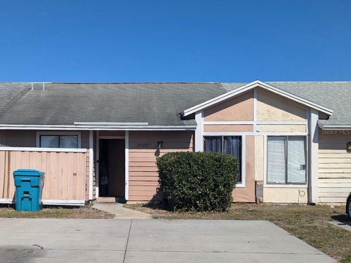 Property Photo: 4709 Almond Willow Drive FL 32808