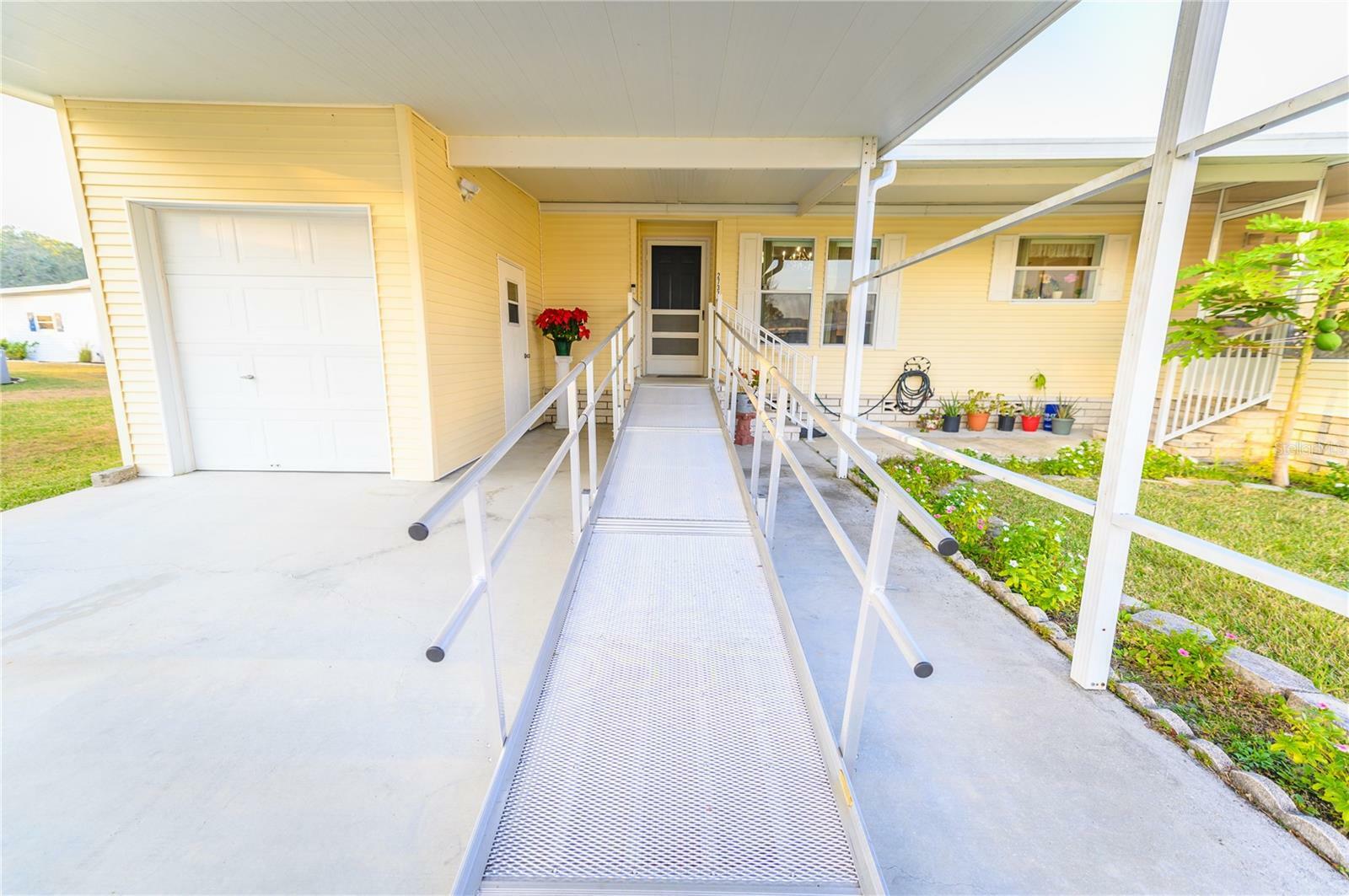 Property Photo: 2737 Lake Grassmere Court 899 FL 32798