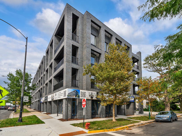 Property Photo:  2354 W Farragut Avenue 201  IL 60625 