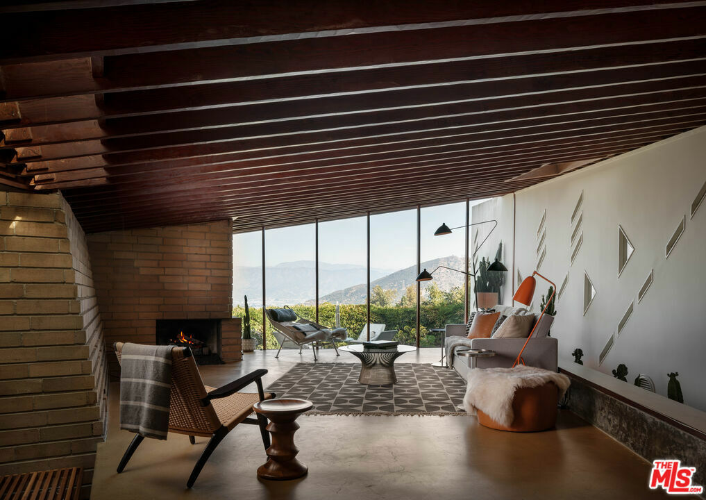 7316 Caverna Drive  Los Angeles CA 90068 photo