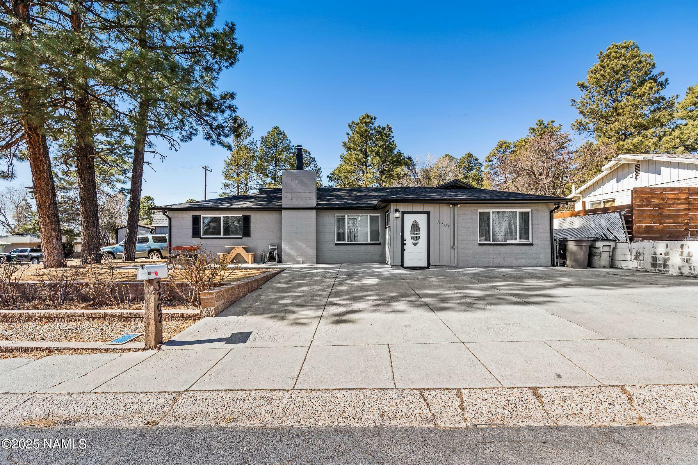 Property Photo: 3207 N Steves Boulevard AZ 86004