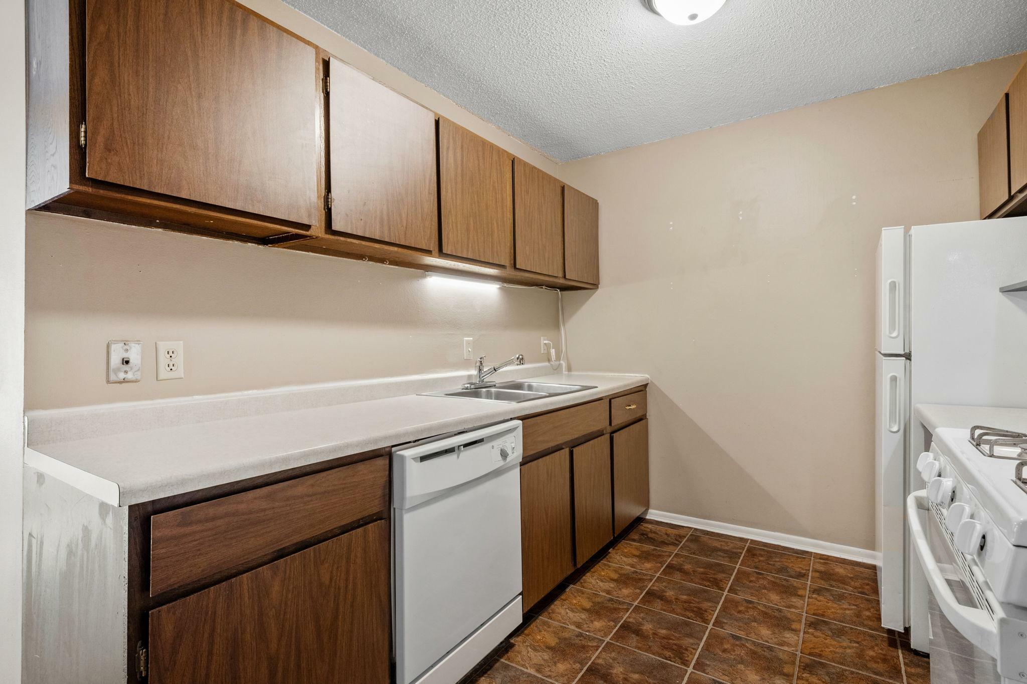 Property Photo:  1601 N Innsbruck Drive 284ne  MN 55432 