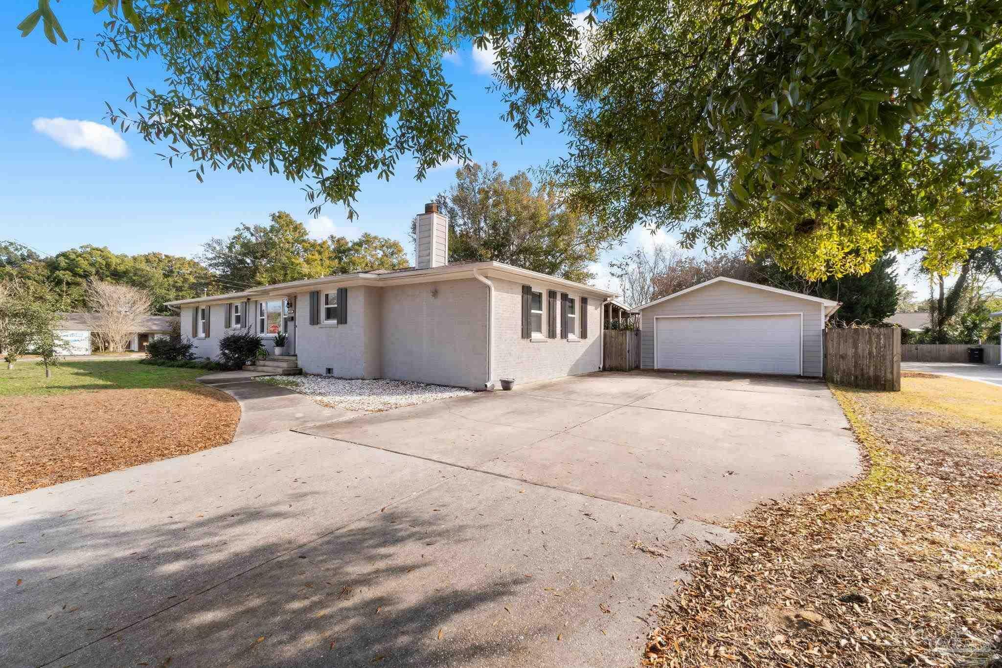 Property Photo:  3207 E Mallory St  FL 32503 