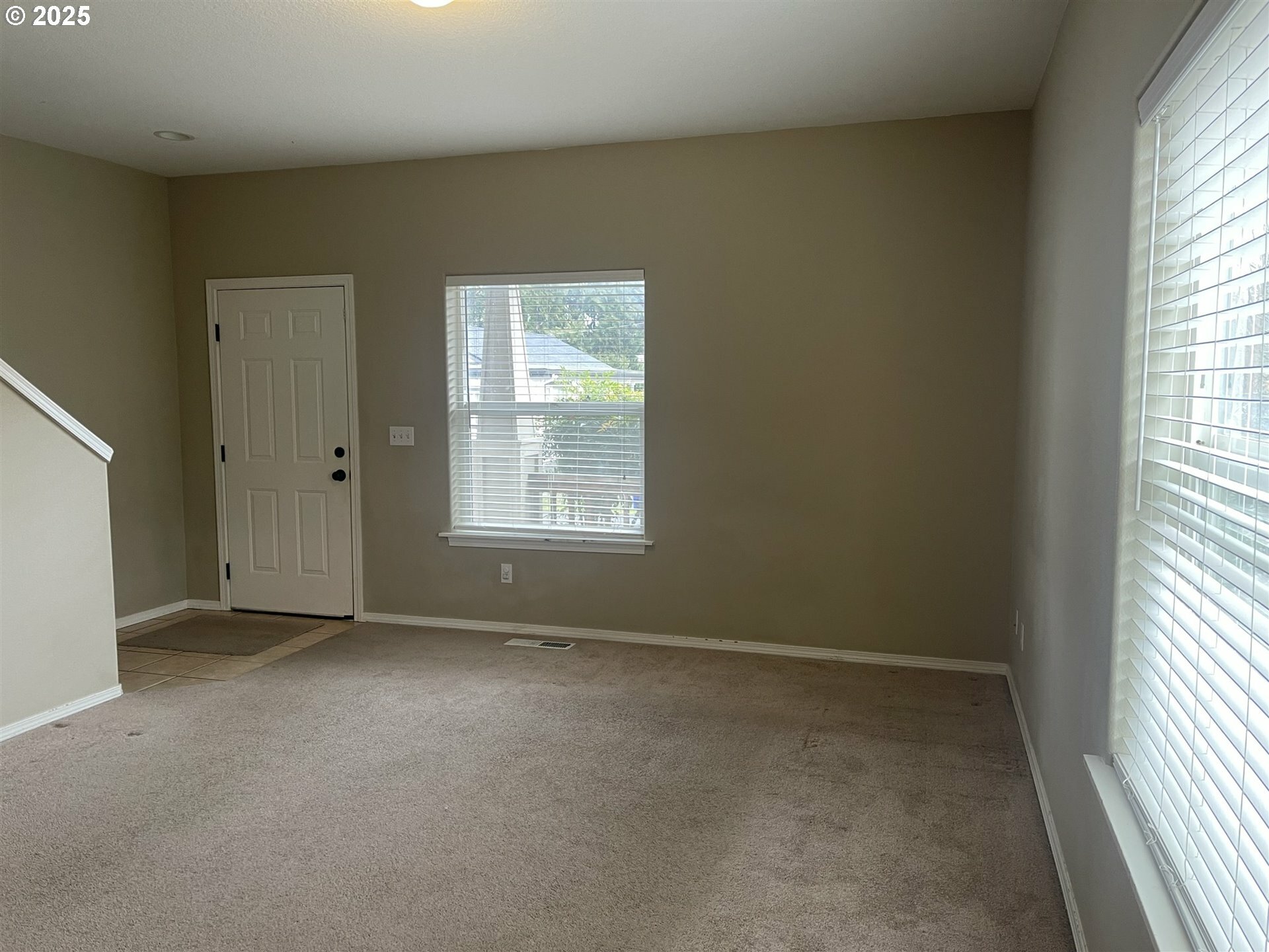 Property Photo:  7811 SE Harney St  OR 97206 