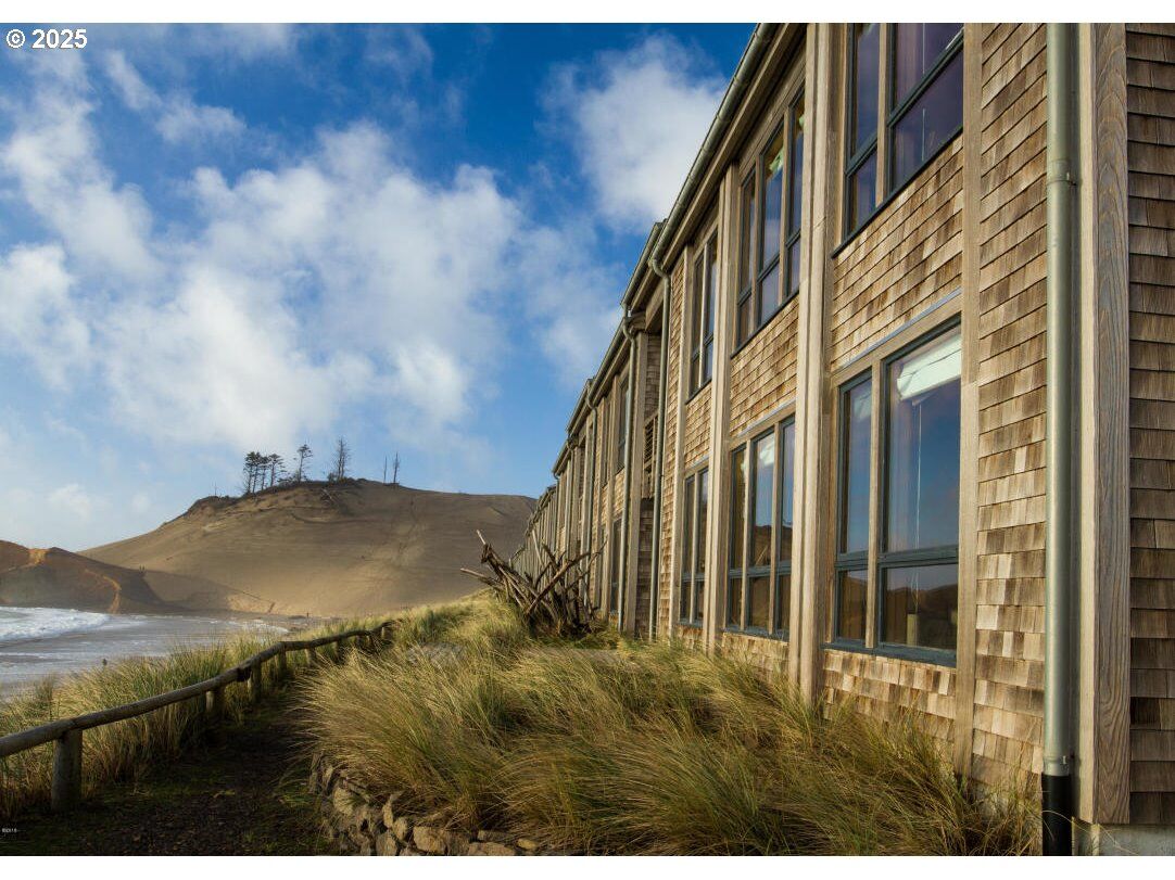 Property Photo: 33000 Cape Kiwanda Dr 3wk29 OR 97135