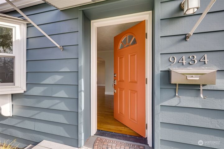 Property Photo:  9434  21st Avenue SW  WA 98106 