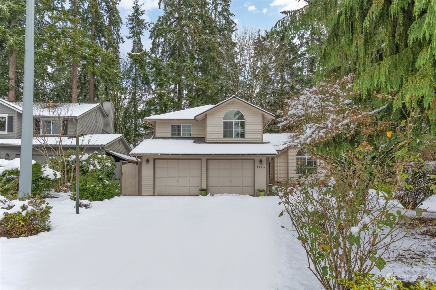 Property Photo:  4406  143rd Place SW  WA 98087 