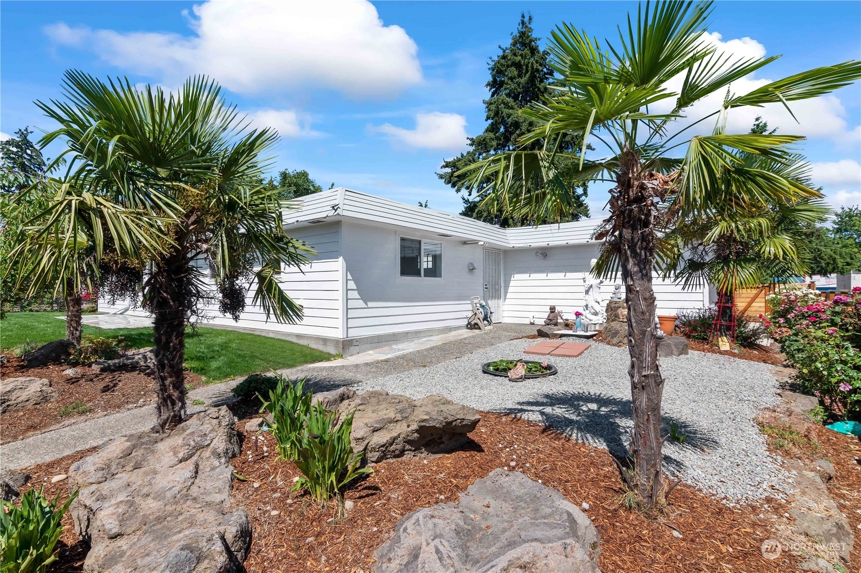 Property Photo:  4400 S Juneau Street  WA 98118 