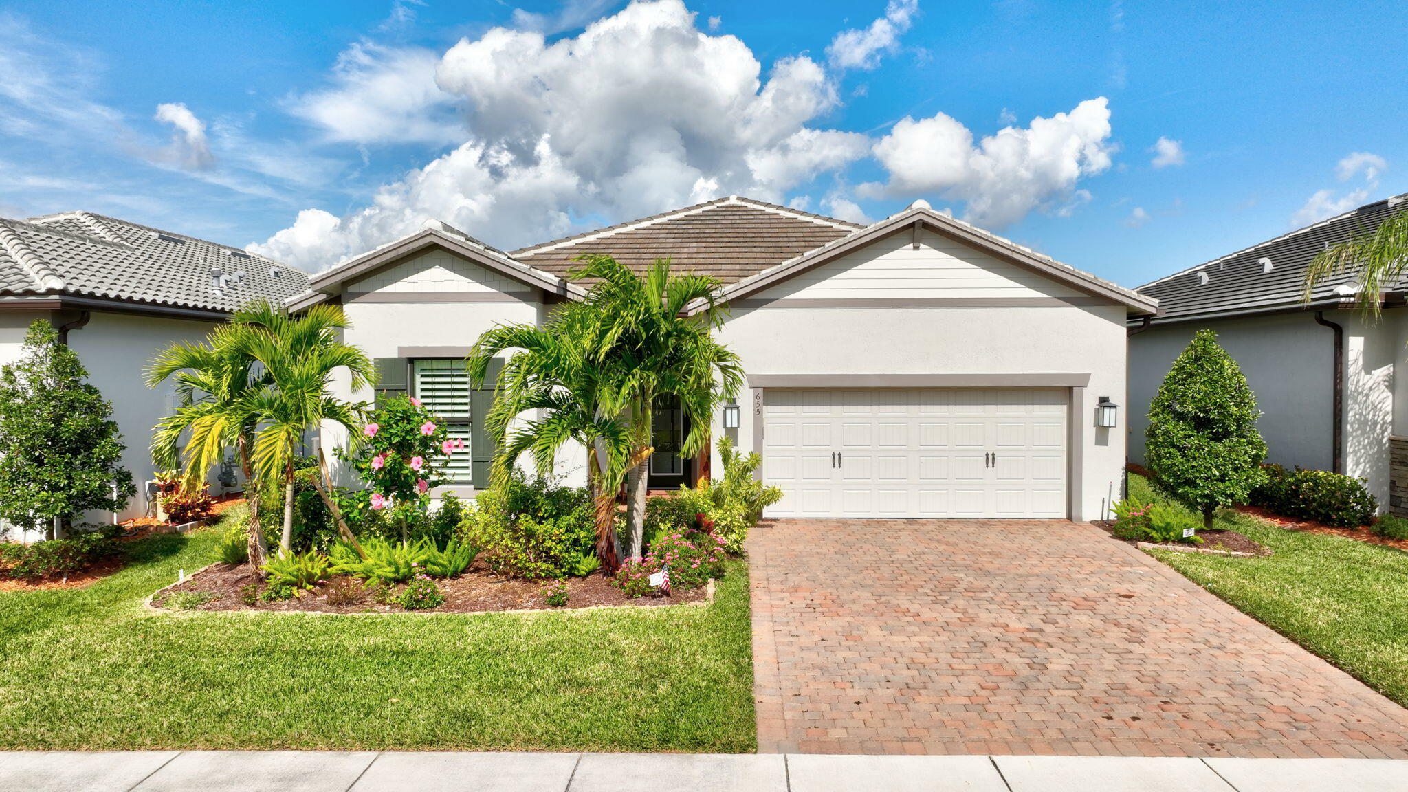 Property Photo:  655 SE Boboli Way  FL 34984 