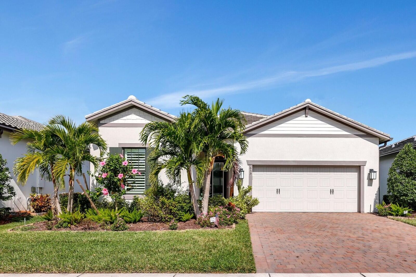 Property Photo: 655 SE Boboli Way FL 34984