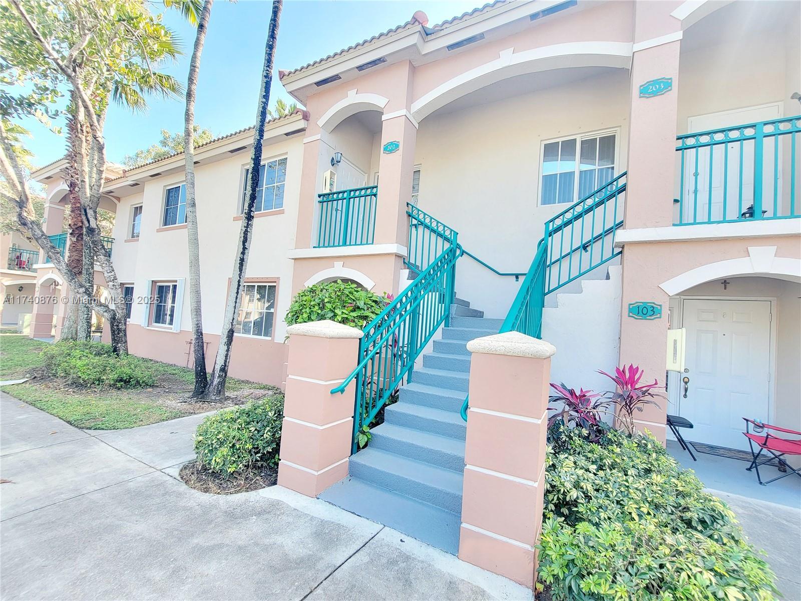 Property Photo: 1240 SE 31st Ct 202-32 FL 33035