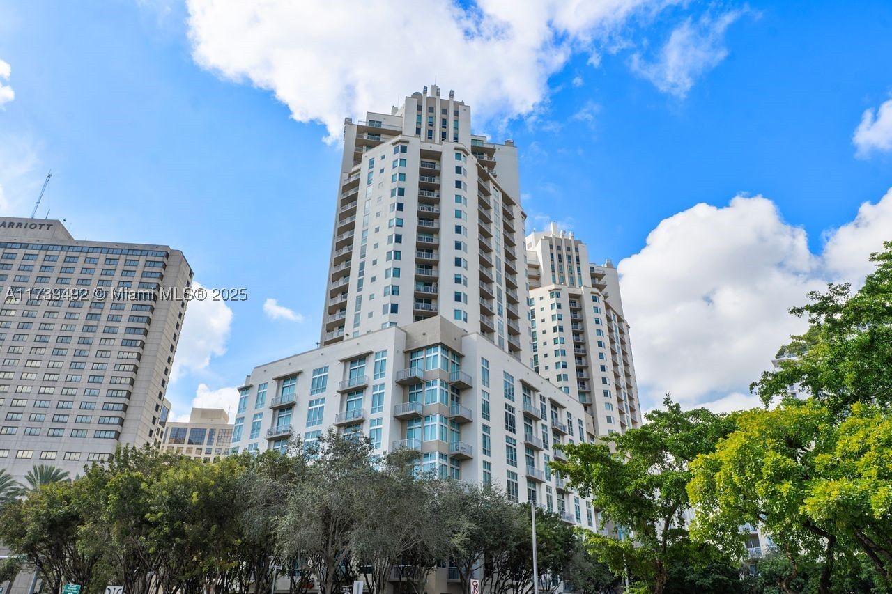 Property Photo: 9055 SW 73rd Ct 903 FL 33156