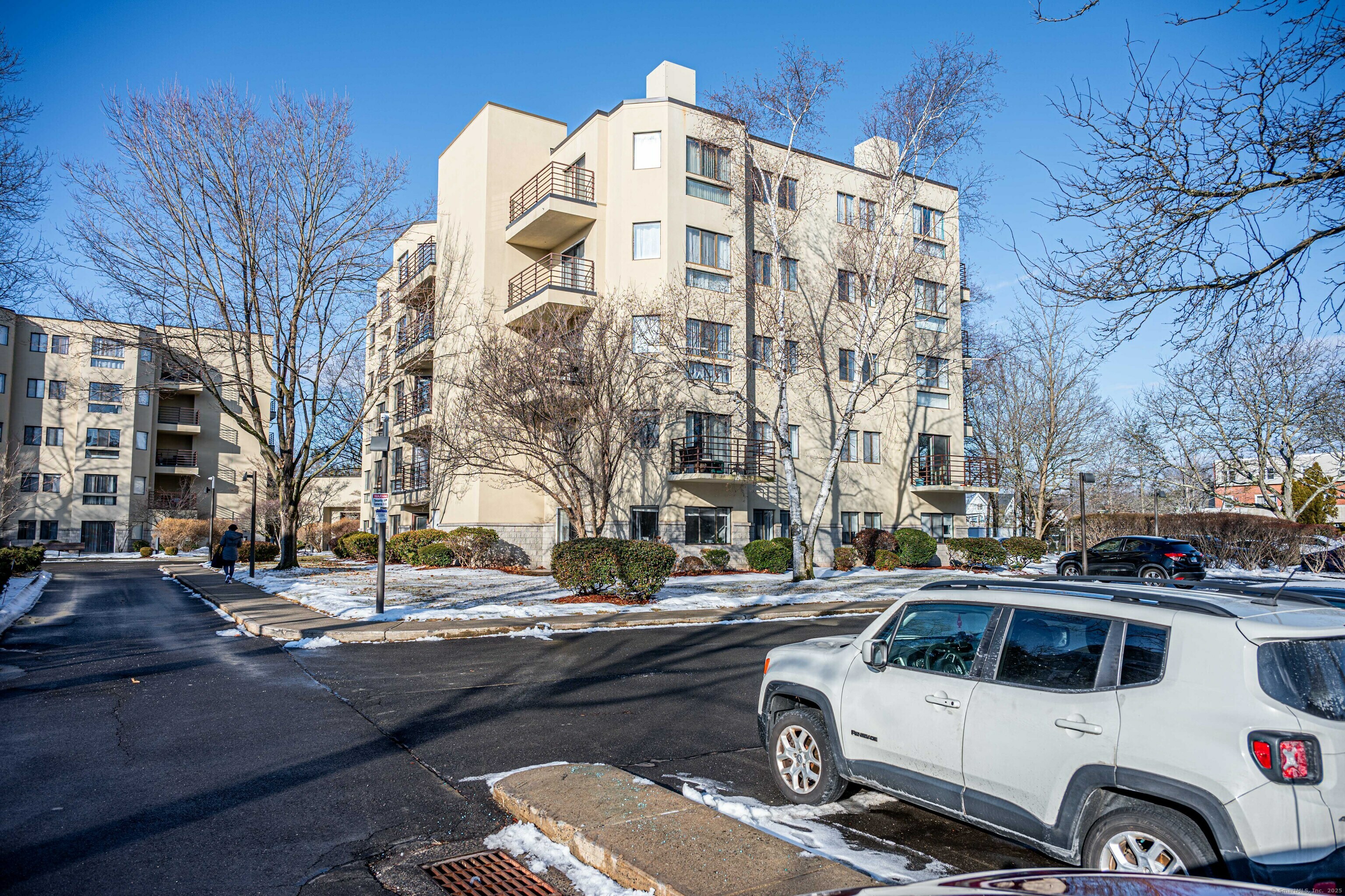 Property Photo:  1204 Whitney Avenue Apt 201  CT 06517 