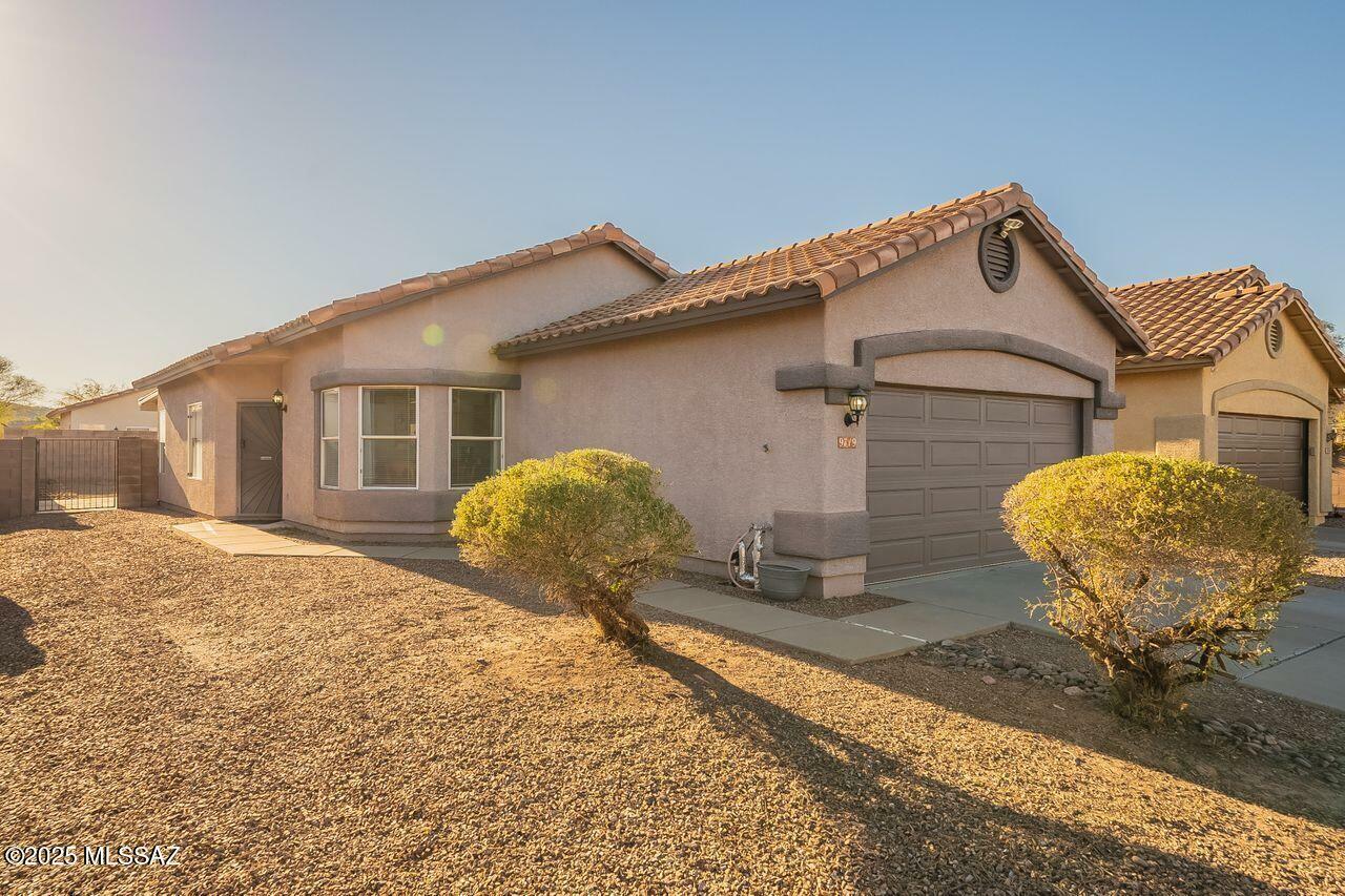 Property Photo:  9719 N Stone Rock Drive  AZ 85743 