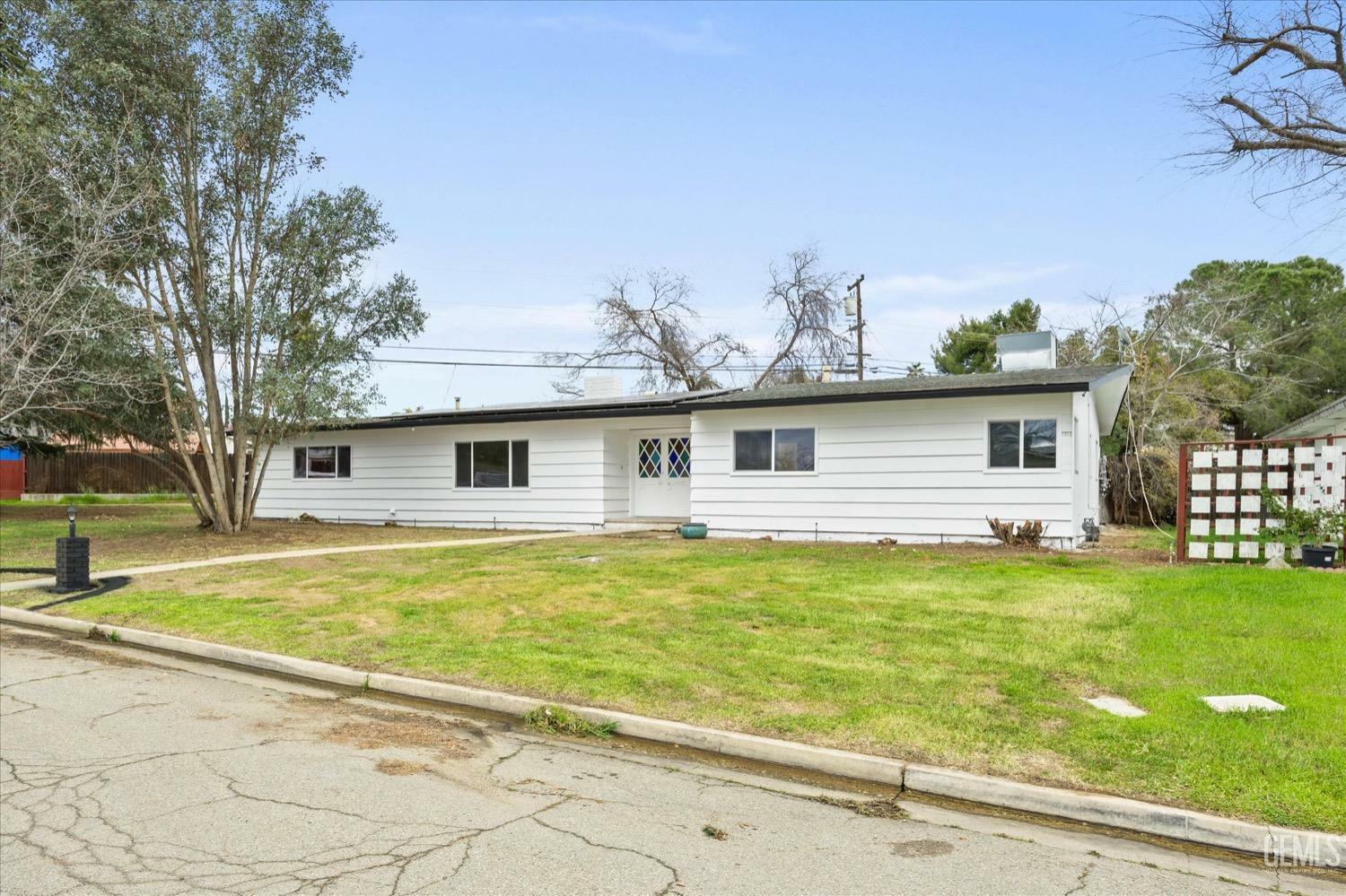 Property Photo:  3017 Saratoga Street  CA 93306 