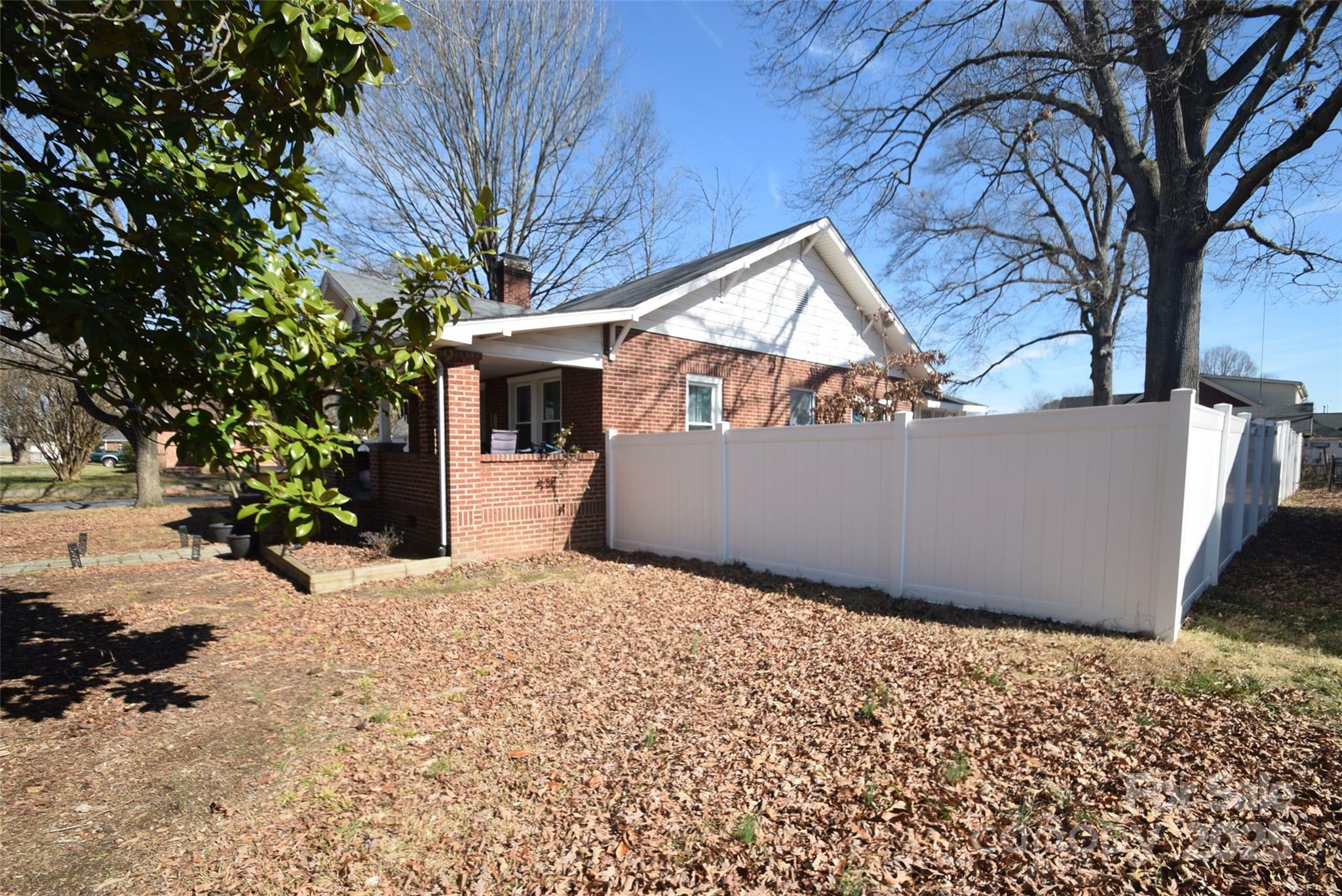 Property Photo:  604 Pearl Avenue  NC 28083 