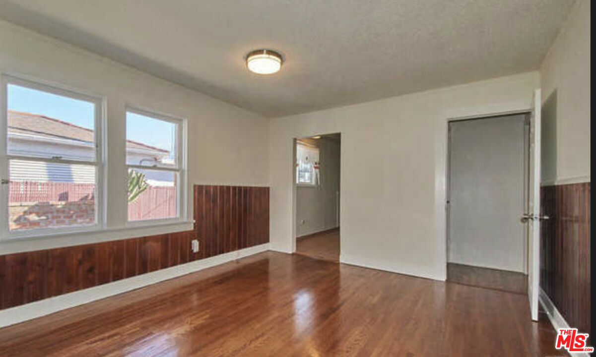 Property Photo:  542   Short St  CA 90302 