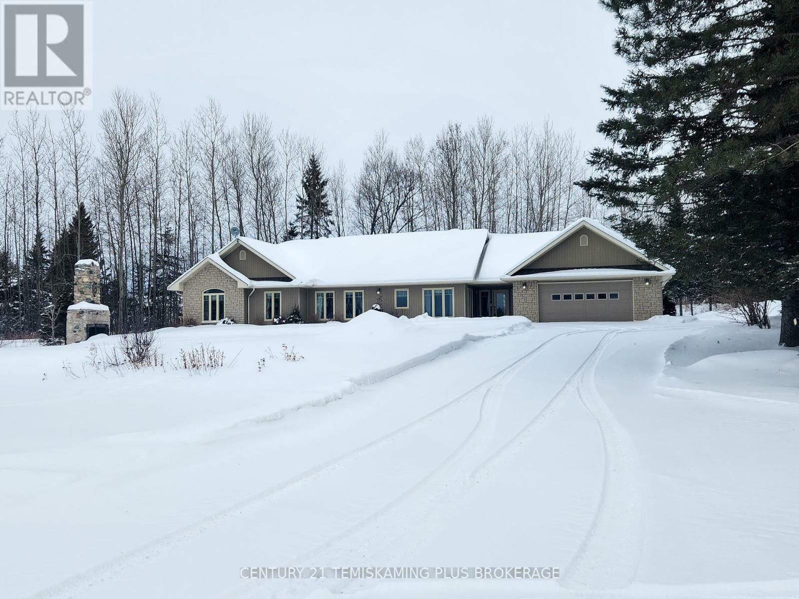 Photo de la propriété:  331475 Highway 11  ON P0J 1E0 