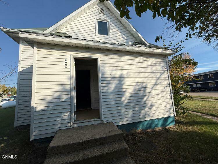 402 1st Street NW  Crosby ND 58730 photo