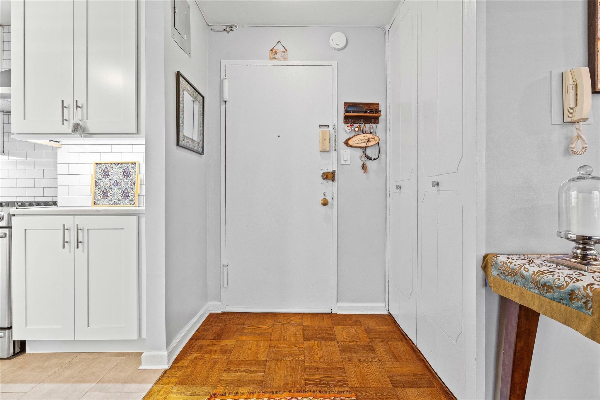 Property Photo: 2500 Johnson Avenue 8L NY 10463