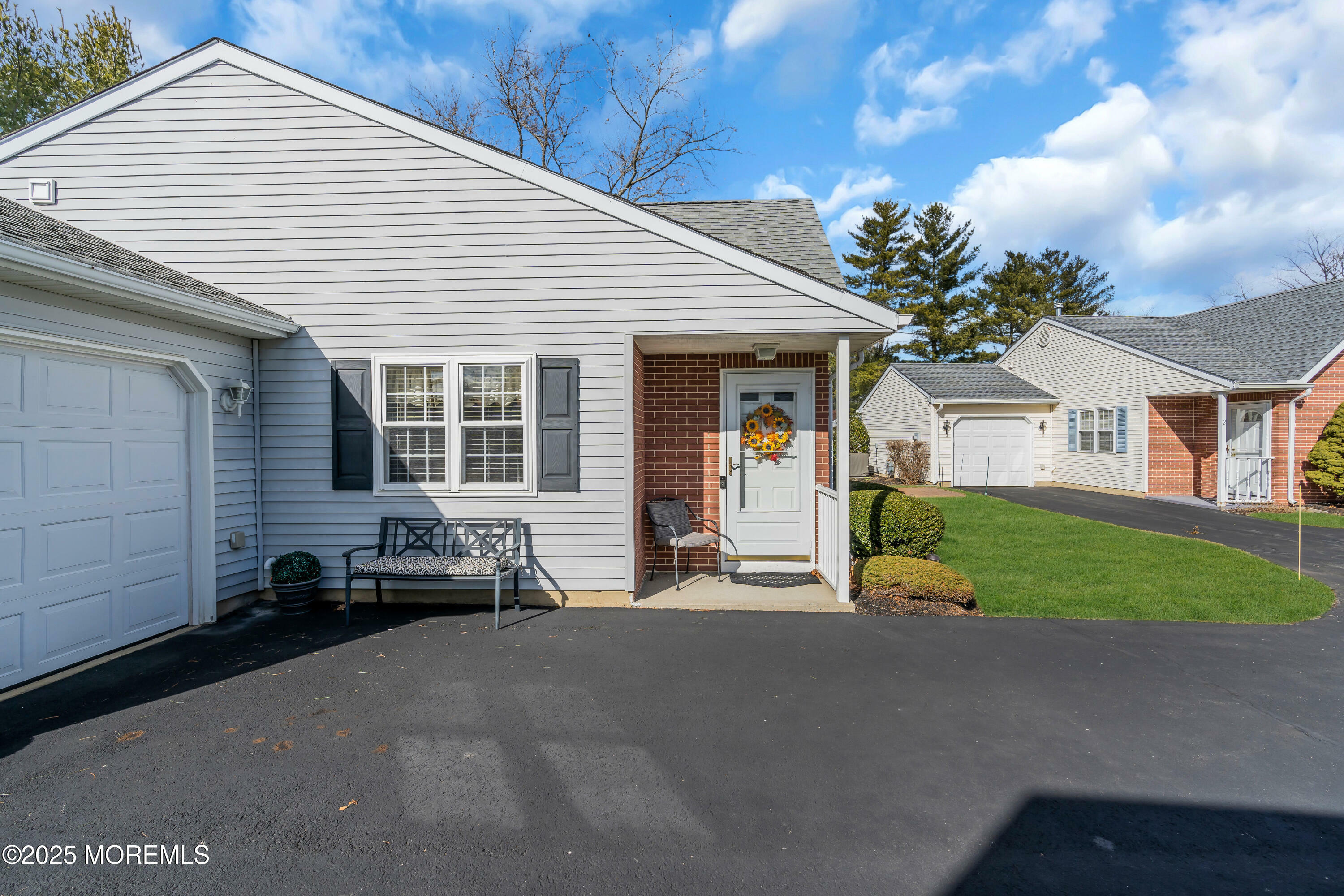 Property Photo:  4 Kingston Close  NJ 07728 