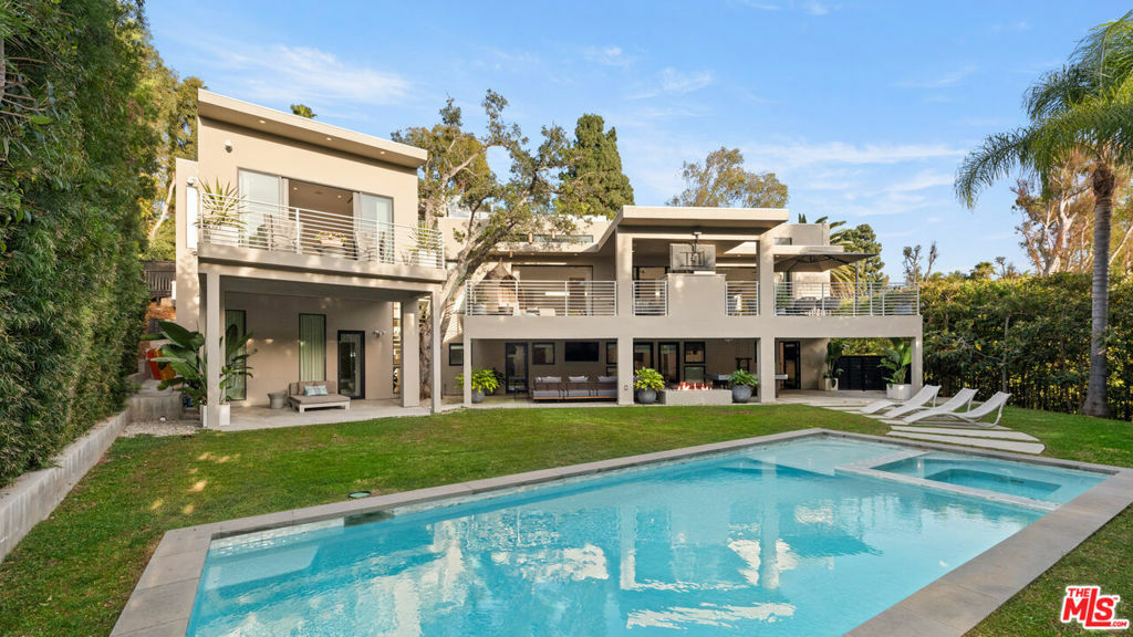 Property Photo: 1085 Carolyn Way CA 90210