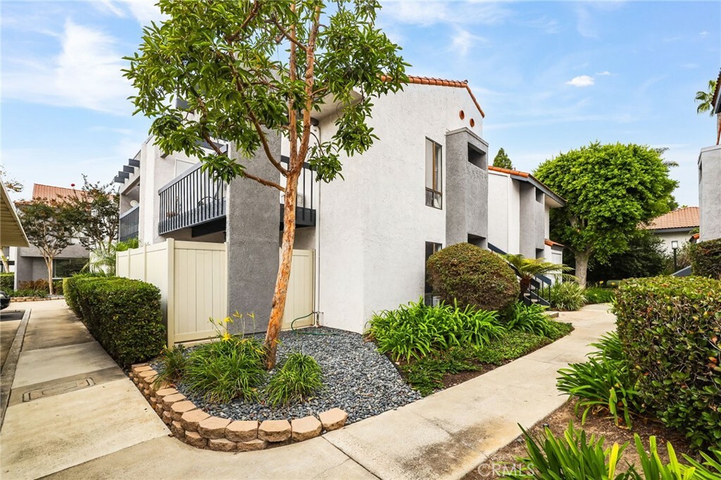 Property Photo:  215 Wichita Avenue 501  CA 92648 